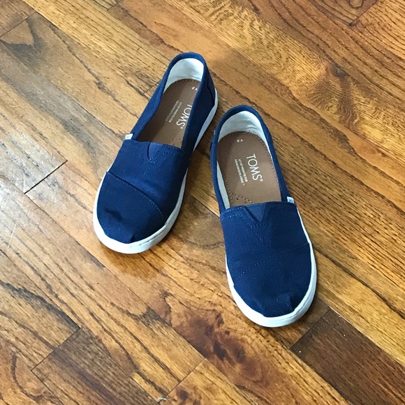 TOMS Fashion Sneaker Athletic Casual Slip on Shoes 
Navy Blue 
Size 2
No Shoebox - Picture 5 of 16